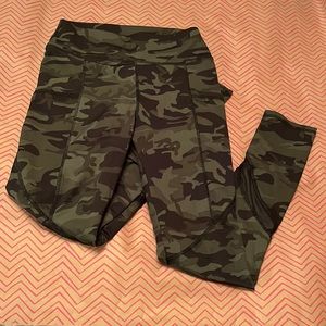 Camo leggings with pockets